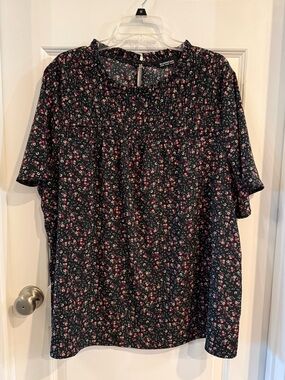 BloomChic Black Floral Pintuck Short Sleeve Blouse